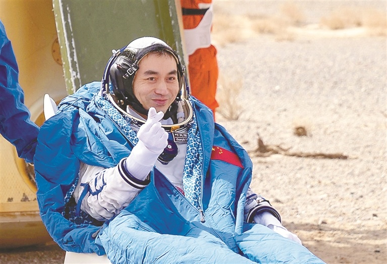 神舟十七号航天员乘组圆满完成第二次出舱活动 我国航天员首次完成舱外维修任务