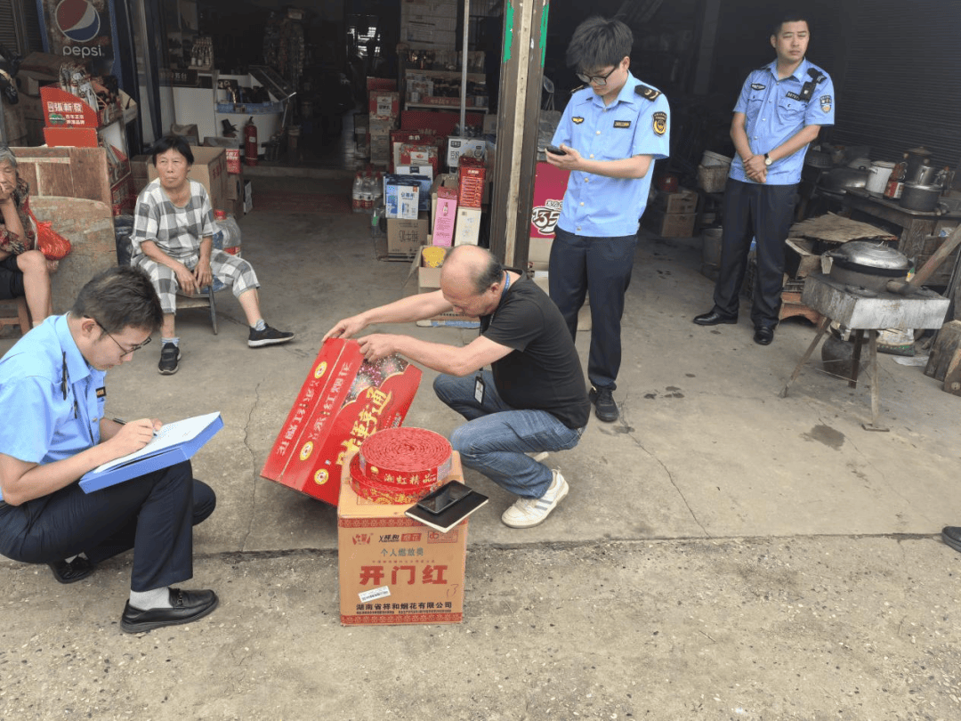 娄底市查获非法储存烟花爆竹345件