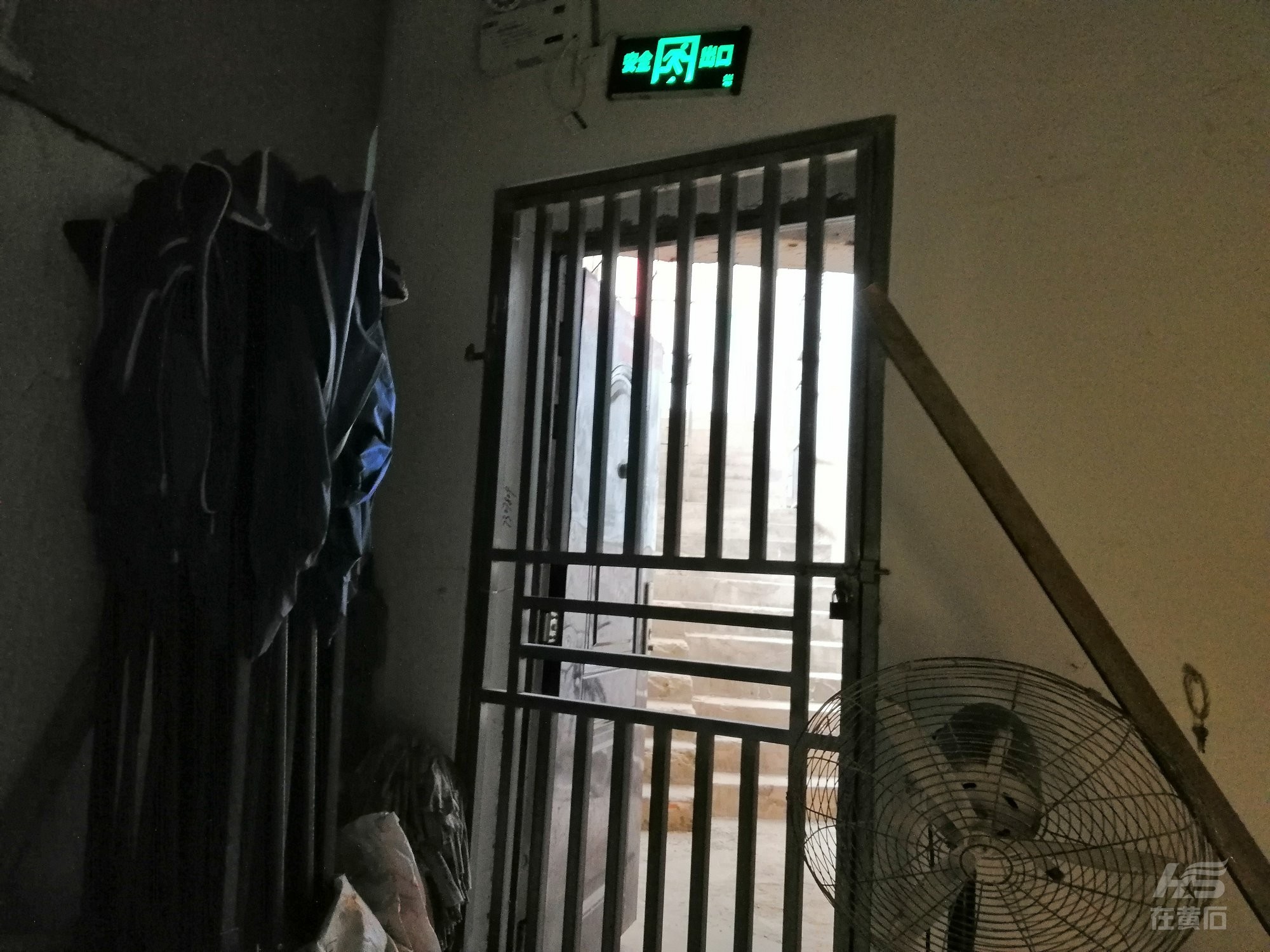 安全出口成“险路”？查！